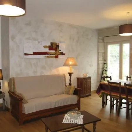 House De Chalvet Дом отдыха Le Bastit